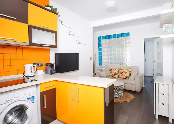 Acogedor Piso Con Balcon 아파트 *