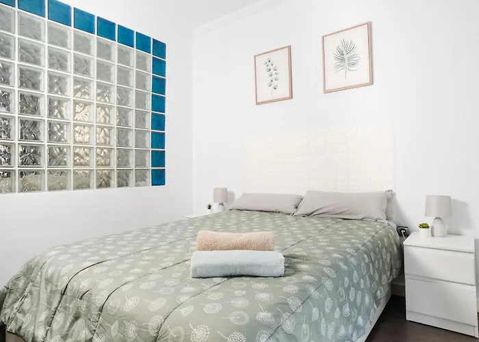 Acogedor Piso Con Balcon 아파트